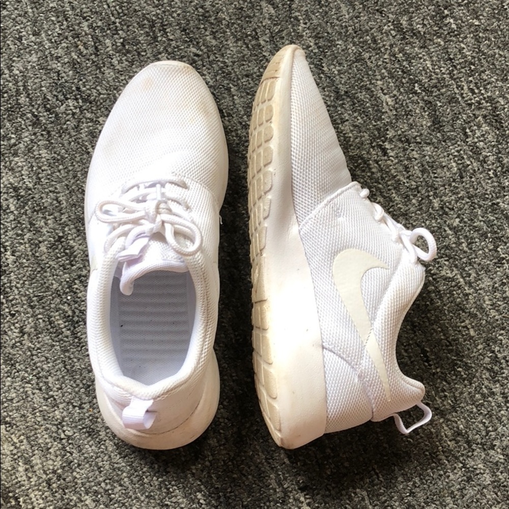 White Nike Roshe 1
